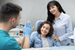 Looking for a Dentist Near Algonquin, IL? Here’s What Families Should Know 2 Dentist greeting child patient during friendly family dental visit