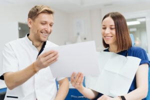 Dentist Near Cary, IL: Finding Quality Dental Care for the Whole Family 1 Dentist helping a patient understand treatment options and make informed decisions about dental care.