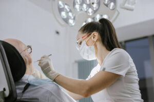 All-on-4 Dental Implants Cost in Crystal Lake: What Patients Should Know Before Treatment 1 Dentist discussing All-on-4 dental implant treatment options and cost considerations
