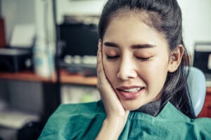 Wisdom Tooth Pain: When It's Normal and When to See a Dentist Today 1 dental patients experiencing jaw pain and discomfort during dentist visits.